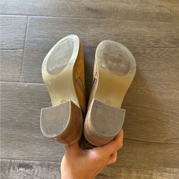Steve Madden Cognac Adelene Sandal - Picture 4 of 8